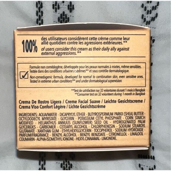 L'Occitane - Shea Light Comforting Face Cream - Picture 3 of 4